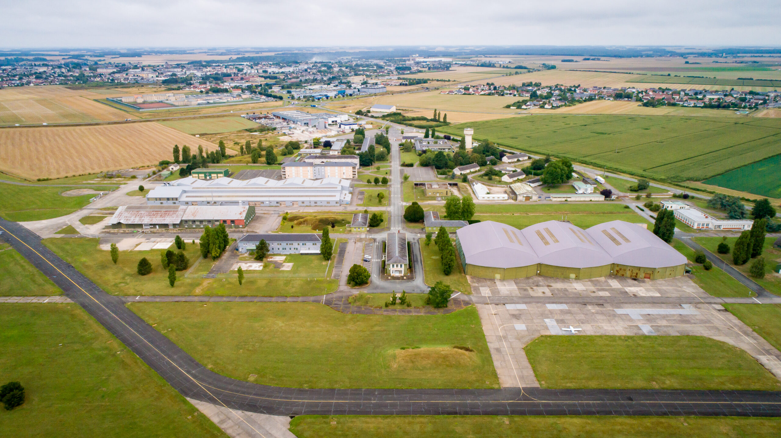 Bâtiment de 830 m² sur le domaine aéroportuaire de Châteaudun